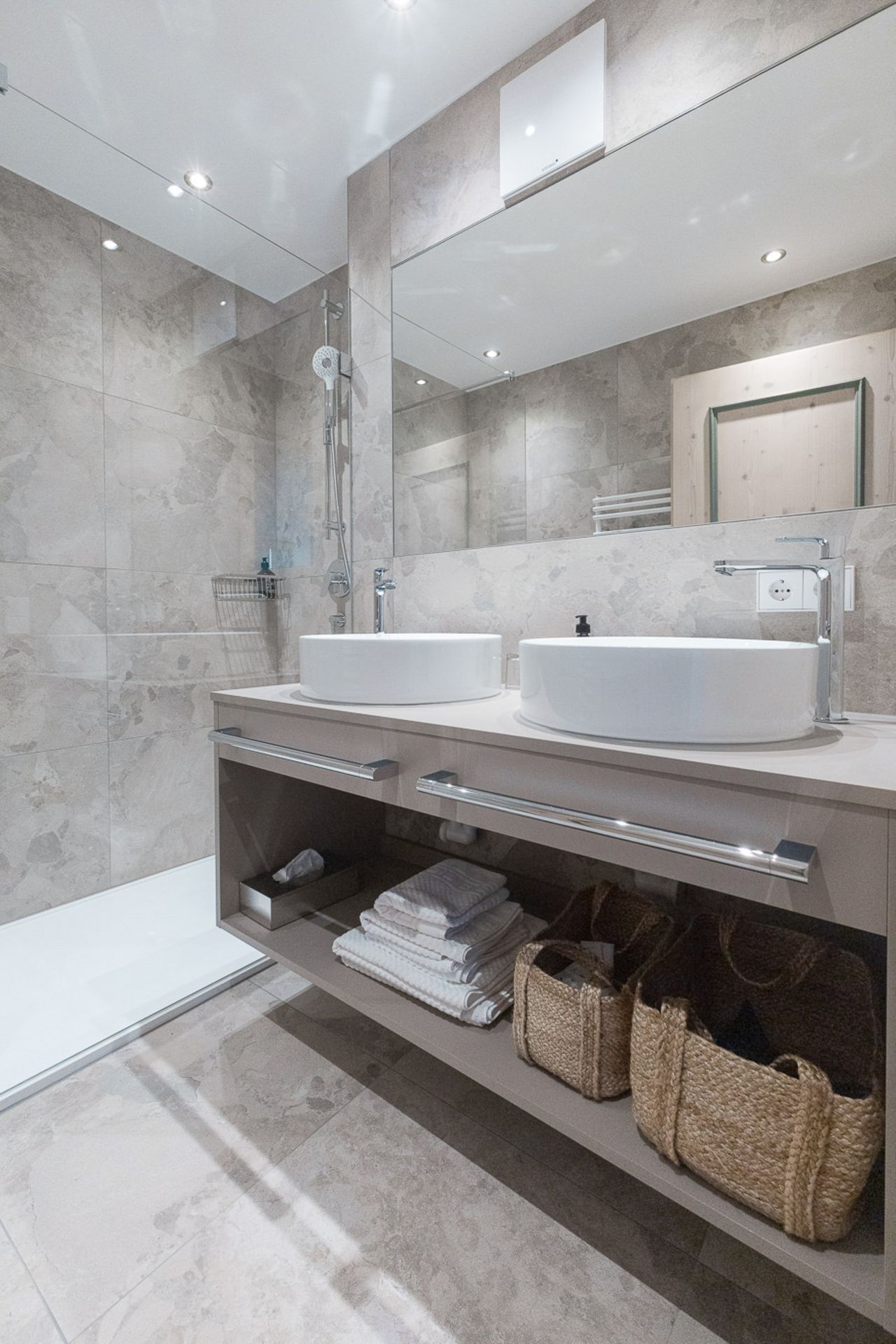 Bathroom with double washbasin and shower