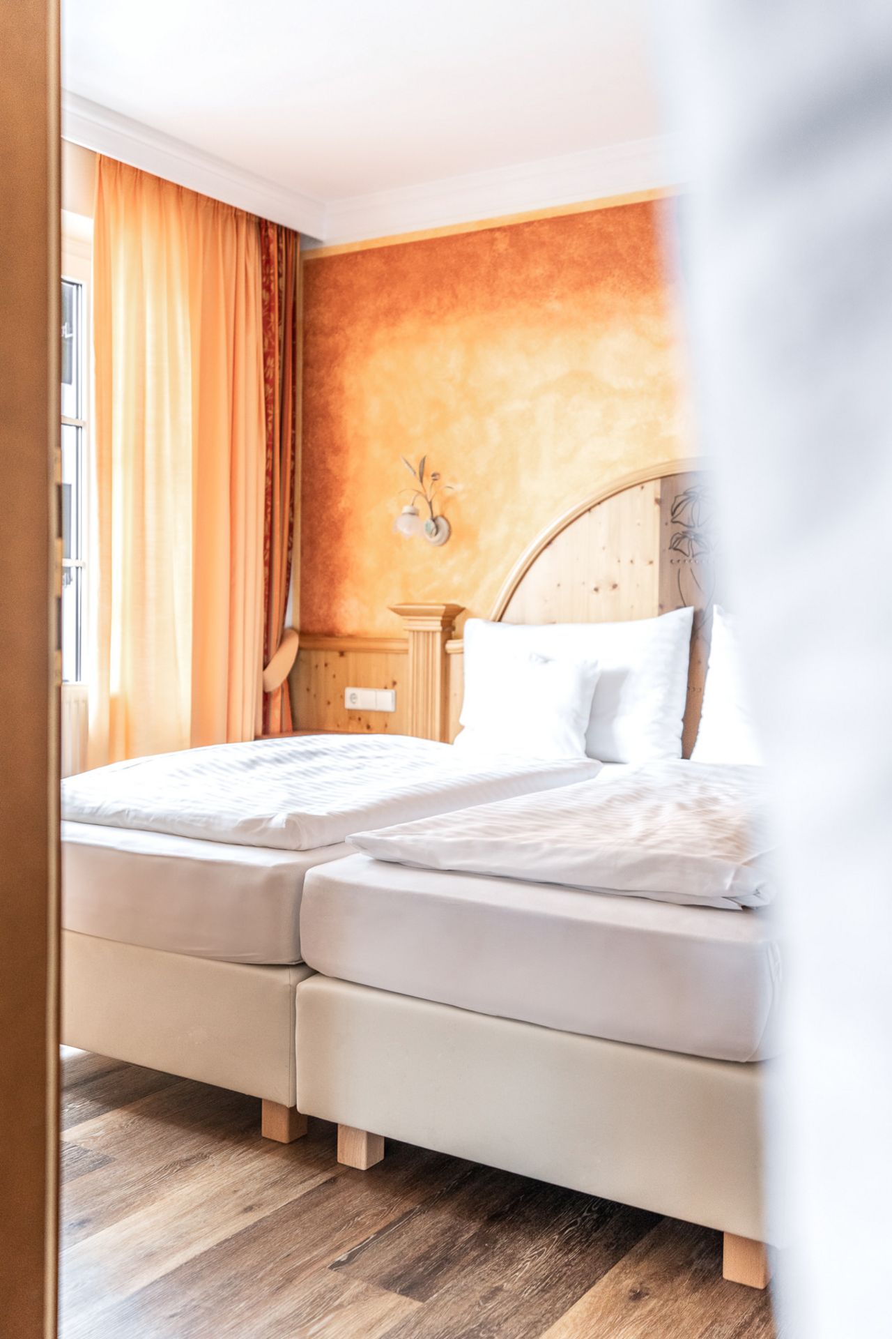 Apartment Gerti: view into the bedroom with double bed